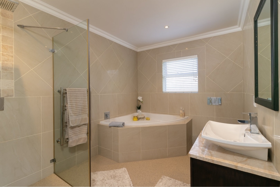6 Bedroom Property for Sale in Pezula Golf Estate Western Cape